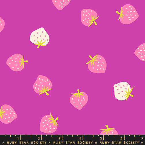 STRAWBERRY Berry Strawberry Toss Yardage
