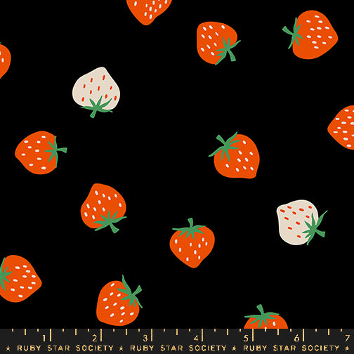 STRAWBERRY Storytime Strawberry Toss Yardage